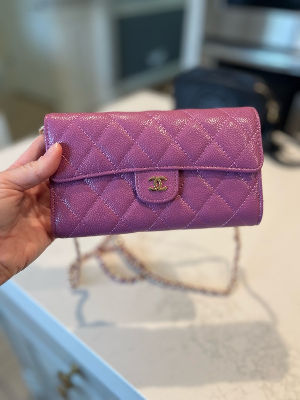 Gorgeous small, mauve, quilted crossbody with gold hardware 🌸